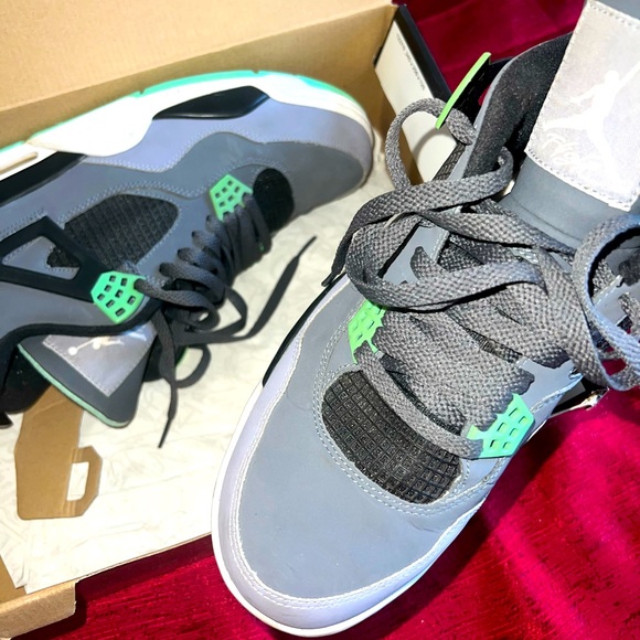 Green glow air retro 4s